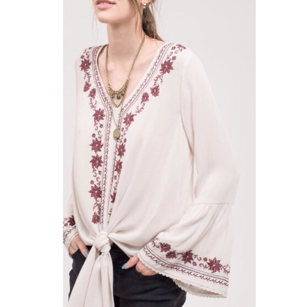 $ FIRM 🌷Beige Front Tie Embroidered Top - Picture 3 of 4